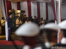 Jokowi Pimpin Upacara Parade Senja di Kementerian Pertahanan