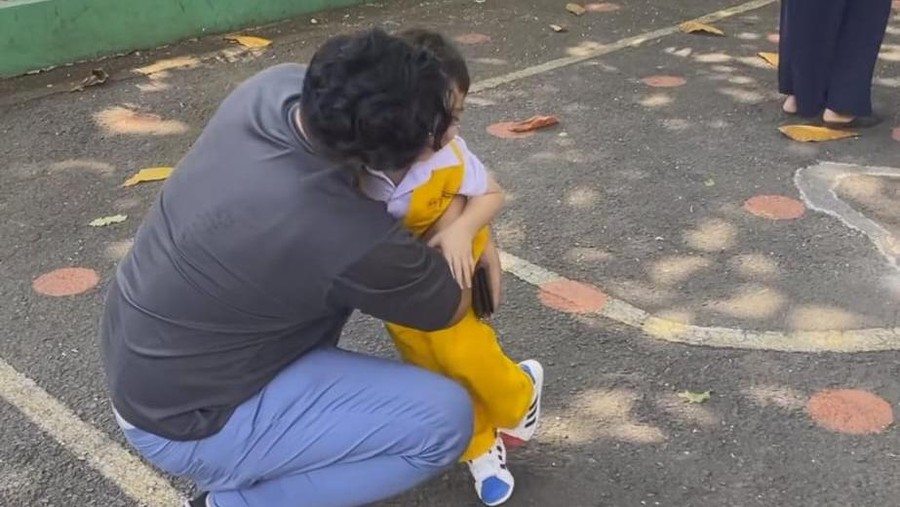 Detik-detik Ammar Zoni Lepas Rindu ke Anak Usai Bebas