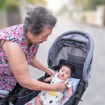 Viral Nenek Tuntut Anak & Mantu gegara Urus Cucu Selama 5 Tahun