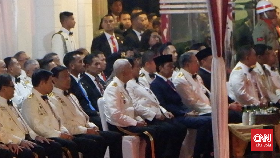 Jokowi Duduk Diapit Prabowo & SBY Saat Upacara Parade Senja Kemenhan