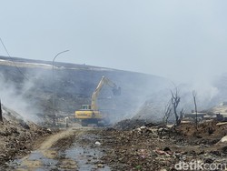 Pemadaman Kebakaran TPA Jatibarang Semarang, Water Boombing Dikerahkan
