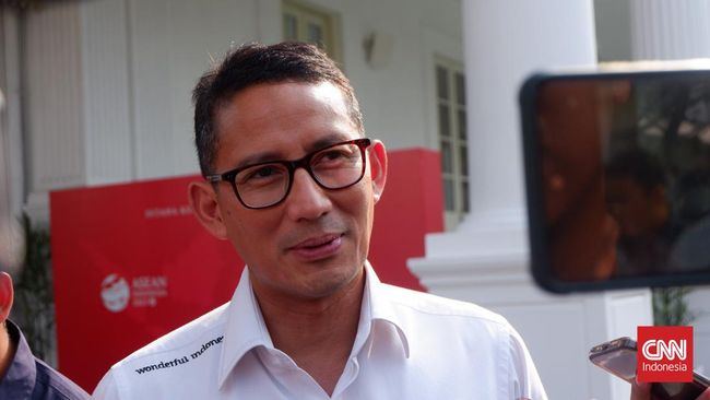 Sandiaga Uno memperkirakan dampak konser Coldplay di Jakarta, Indonesia pada 15 November bisa tembus Rp1 triliun.