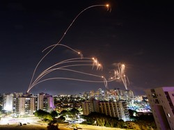Israel Klaim Cegat Rudal dari Yaman, Sirine Serangan Udara Berbunyi