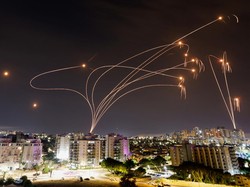 Yang Bikin Iron Dome Israel Kewalahan Halau Serangan Hamas