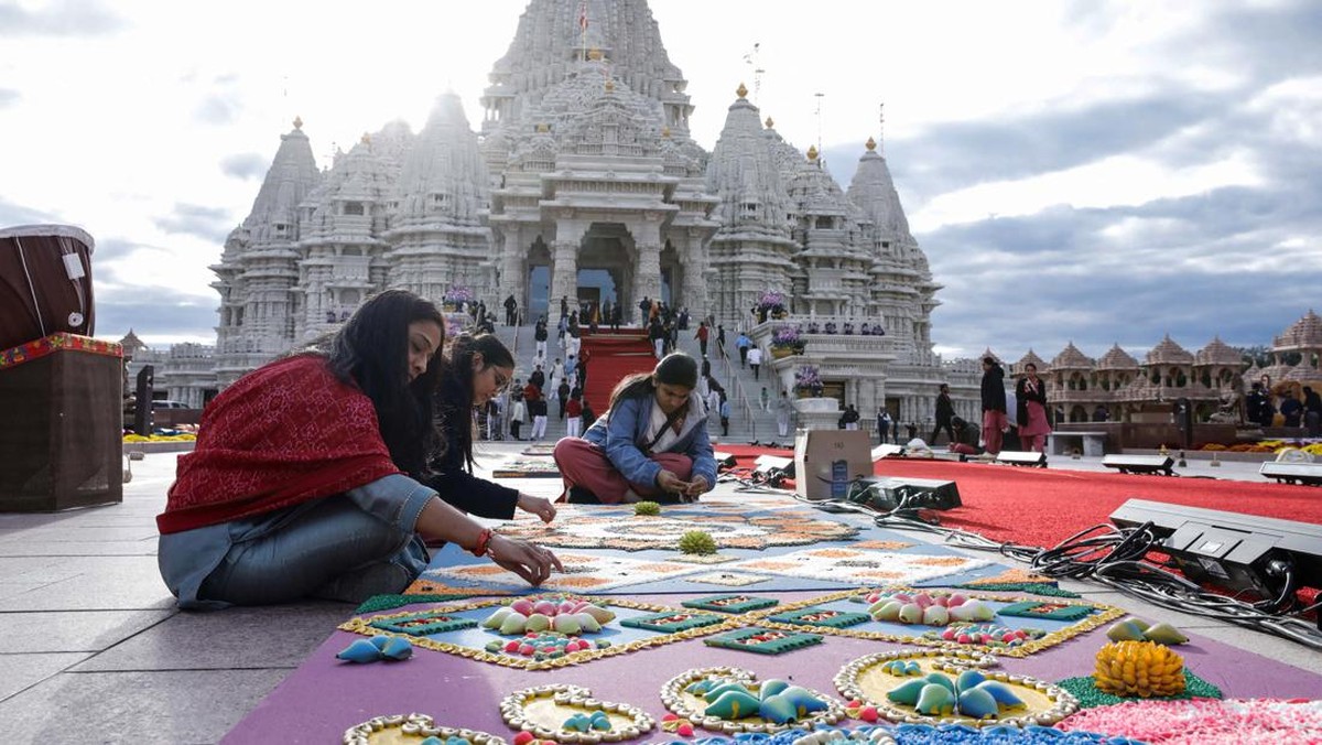 FOTO: Mahakarya Arsitektur Kuil Hindu Terbesar Dunia di New Jersey AS