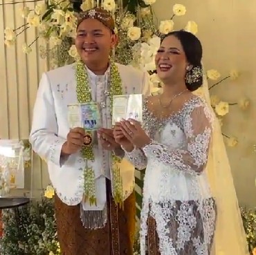 Nopek Novian Dikaruniai Anak Pertama, Bulan Pernikahan Jadi Sorotan