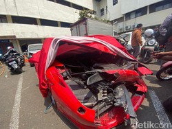 Potret Ringsek Ferrari yang Tabrak 5 Kendaraan di Senayan