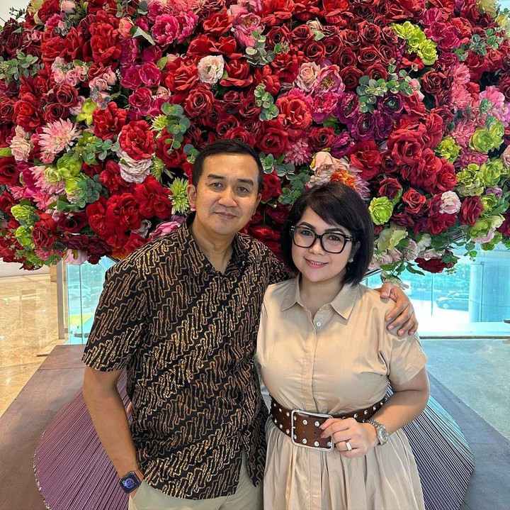<p>"<em>HAPPY ANNIVERSARY, My</em> Joy! Terima kasih sudah bersamaku selama ini, Sayang. Kamu mengisi hidupku dengan sukacita dan cinta. Ini untuk keabadian cinta, tawa, dan petualangan tanpa akhir di sisimu. Kamu adalah istri yang luar biasa! Dengan banyak cinta!," tulis Cahyo pada laman Instagram-nya. (Foto: Instagram: @cahyo.permono)</p>