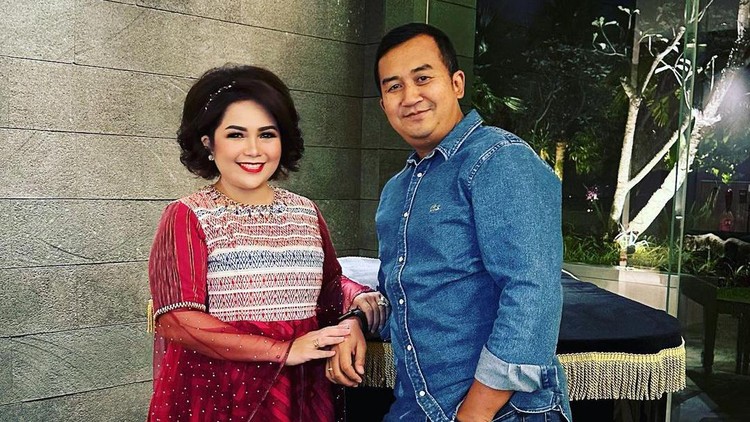 Potret Joy Tobing dan Suami