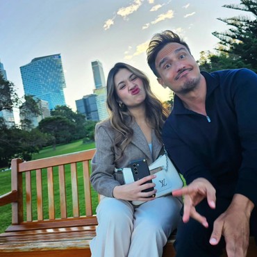 Pesan Haru Hamish Daud Saat Rayakan Anniversary Pernikahan dengan Raisa