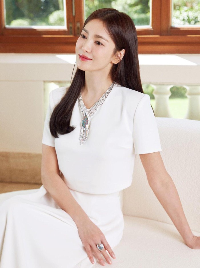 Untuk kamu yang belum tahu, Song Hye Kyo sendiri merupakan brand ambassador dari Chaumet./ Foto: instagram.com/kyo1122