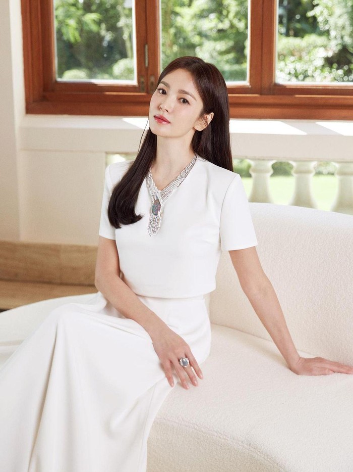 Ia kerap kali aktif mendatangi event hingga terlibat campaign yang diselenggarakan brand tersebut, serta mempromosikan Chaumet melalui laman media sosial pribadinya./ Foto: instagram.com/kyo1122