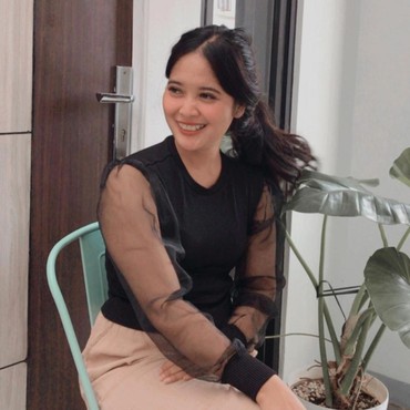 Sosok Yulia Lorena Wanita yang Baru Dinikahi Nopek Novian