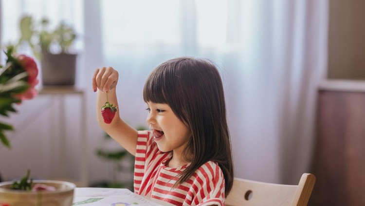 9 Buah Bantu Mencerdaskan Otak Anak, Pilihan Terbaik untuk Si Kecil