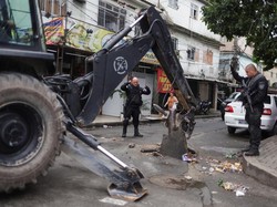 Puluhan Mayat Bergelimpangan Saat Polisi Brasil Serbu Geng Narkoba Puluhan Mayat Bergelimpangan Saat Polisi Brasil Serbu Geng Narkoba