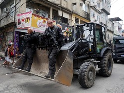 Polisi Brasil Gerebek Pengedar Narkoba, Mayat-mayat Bergelimpangan Polisi Brasil Gerebek Pengedar Narkoba, Mayat-mayat Bergelimpangan