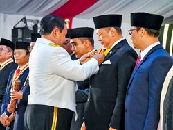 Bamsoet Terima Penghargaan Dharma Pertahanan Utama dari Prabowo