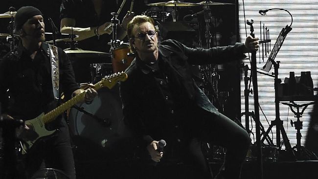 U2 ganti lirik lagu Pride saat tampil akhir pekan lalu, menyoroti korban tewas serangan dari Hamas ke festival musik di Israel.
