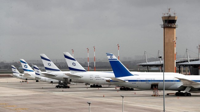 Bandara Internasional Ben Gurion menghentikan seluruh aktivitas penerbangan menyusul serangan rudal dari milisi Houthi Yaman ke Israel, Minggu (18/5).