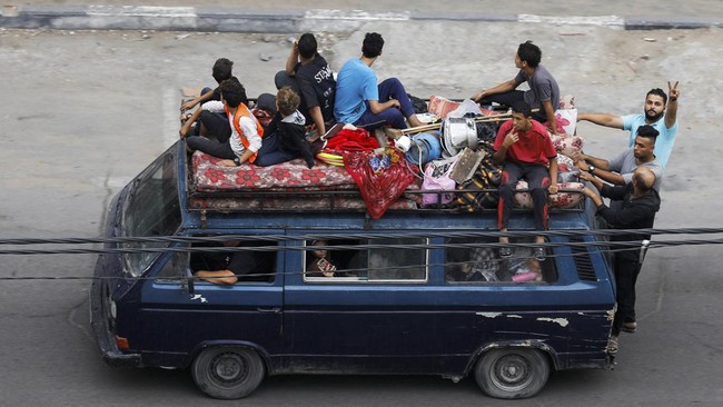 Alih-alih menerima pengungsi, Mesir memilih membuka perbatasan untuk memudahkan pengiriman bantuan untuk warga Gaza.