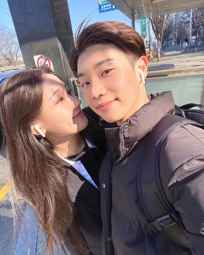 Hee Ji dan Pyeong Seok menyebutkan bahwa kekuatan mereka sebagai pasangan kekasih adalah keduanya bukan tipe pemilih makanan sehingga kencan selalu berjalan lancar dan penuh dengan obrolan menyenangkan./ Foto: instagram.com/no._.easy