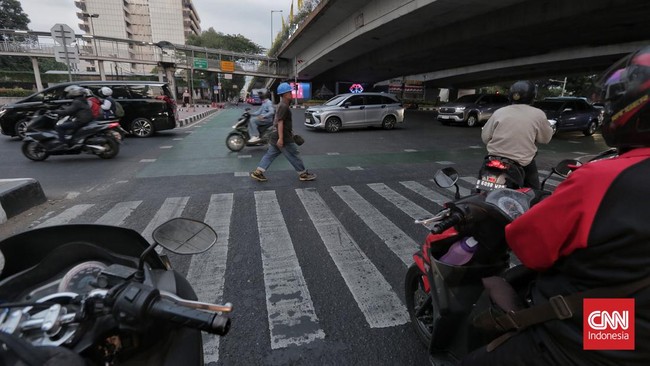 Dua bocah SD asal Sampang, Madura, nekat naik motor ke Jakarta tanpa helm. Mereka modal nekat hanya dengan duit Rp105.000.