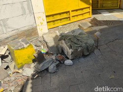Masriah Blokir Rumah Wiwik Pakai Besi Beton Usai Batu Penghalang Dibongkar