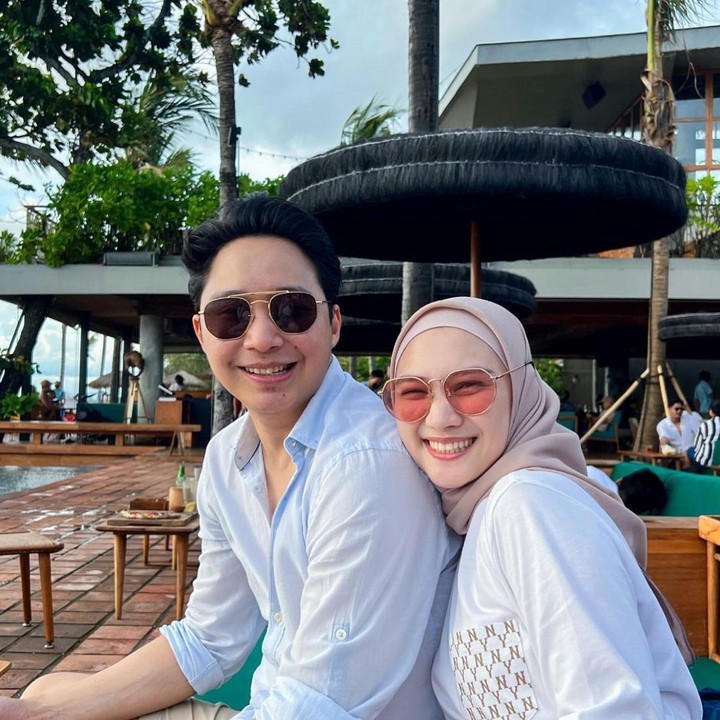 <p>Suami Melody memang cukup jarang terekspose, Bunda. Meski begitu, Melody beberapa kali terlihat membagikan momen kebersamannya dengan Hanif. (Foto: Instagram @melodylaksani92)<br /><br /><br /></p>