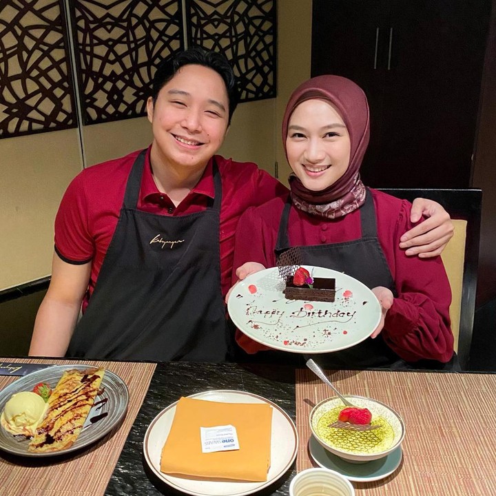 <p>Selama lima tahun menikah, rumah tangga pasangan ini tak pernah diterpa gosip miring. Bahkan, pernikahan mereka dikenal harmonis dan bikin netizen baper. (Foto: Instagram @melodylaksani92)<br /><br /><br /></p>
