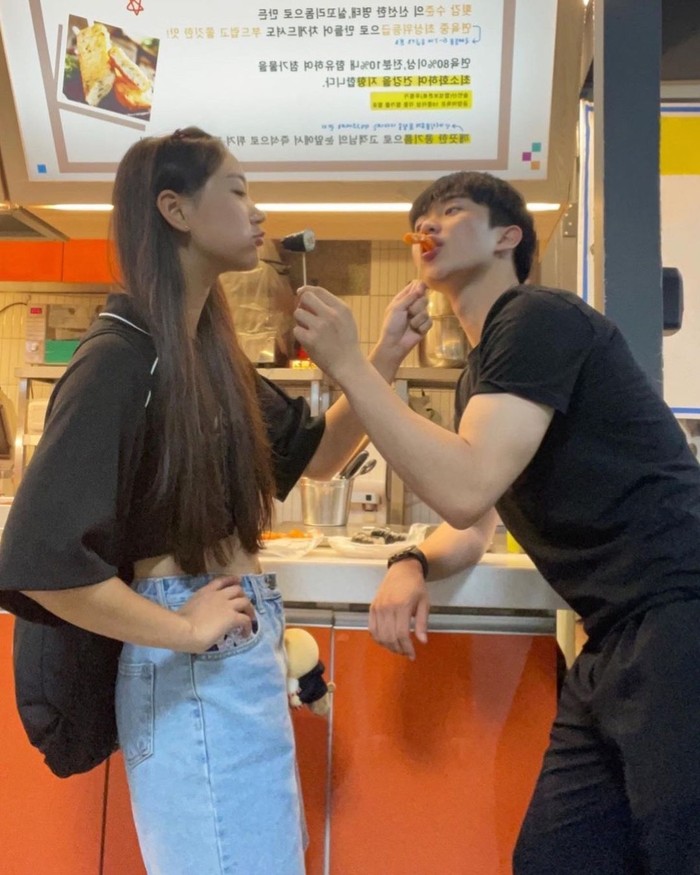 Meskipun demikian, Hee Ji dan Pyeong Seok selalu berusaha menyisihkan waktu untuk bertemu sekali selama satu minggu untuk melepas rindu sebagaimana diungkapkan keduanya melalui wawancara terbaru bersama Esquire Korea./ Foto: instagram.com/no._.easy