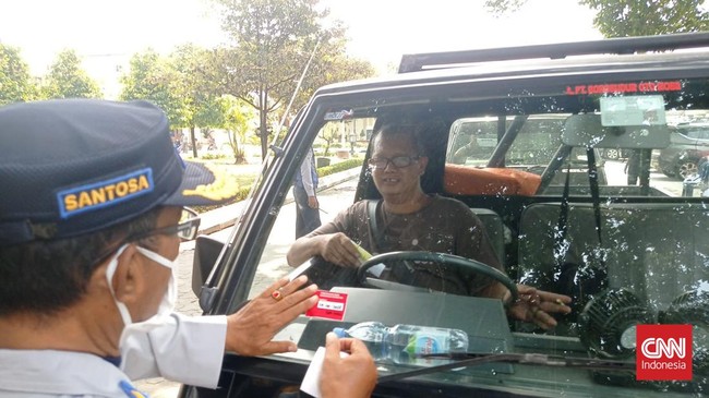 Diketok Hakim, Pelanggar Uji Emisi Jakarta Dihukum Denda Rp15 Juta PN Jaksel menghukum denda enam pelanggar kewajiban lulus uji emisi kendaraan dengan denda terendah Rp1,5 juta hingga Rp15 juta.