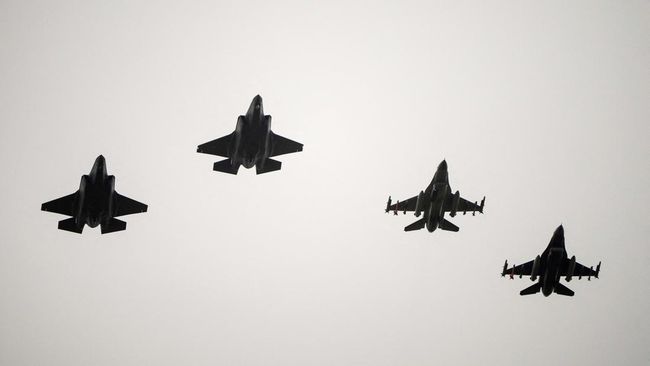 Pesawat tempur canggih generasi kelima, F-35. (via REUTERS/RITZAU SCANPIX)