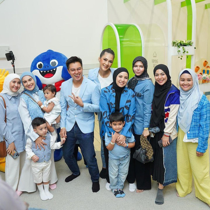 <p>Banyak netizen yang turut memberikan doa dan ucapan selamat kepada Kenzo nih, Bunda. Mereka berharap agar Kenzo tumbuh menjadi anak yang sehat dan menjadi kebanggaan kedua orang tuanya. (Foto: Instagram: @baimwong)</p>