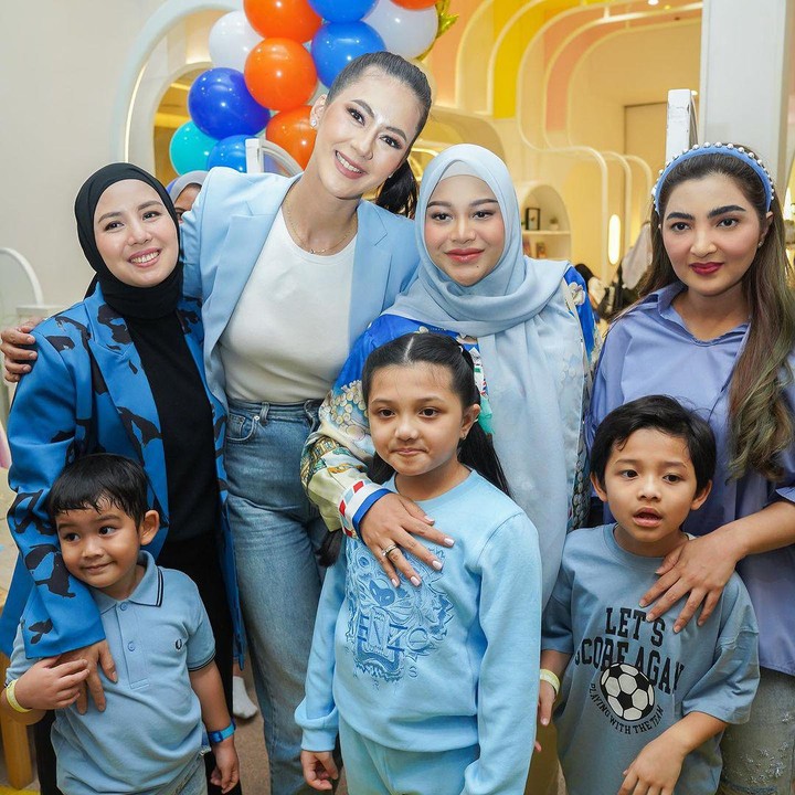 <p>Baim dan Paula turut mengundang banyak sahabat dan rekan-rekan artis. Sebut saja Ashanty, Aurel Hermansyah, Nagita Slavina, Nia Ramadhani, hingga Ayu Dewi. (Foto: Instagram: @baimwong)</p>
