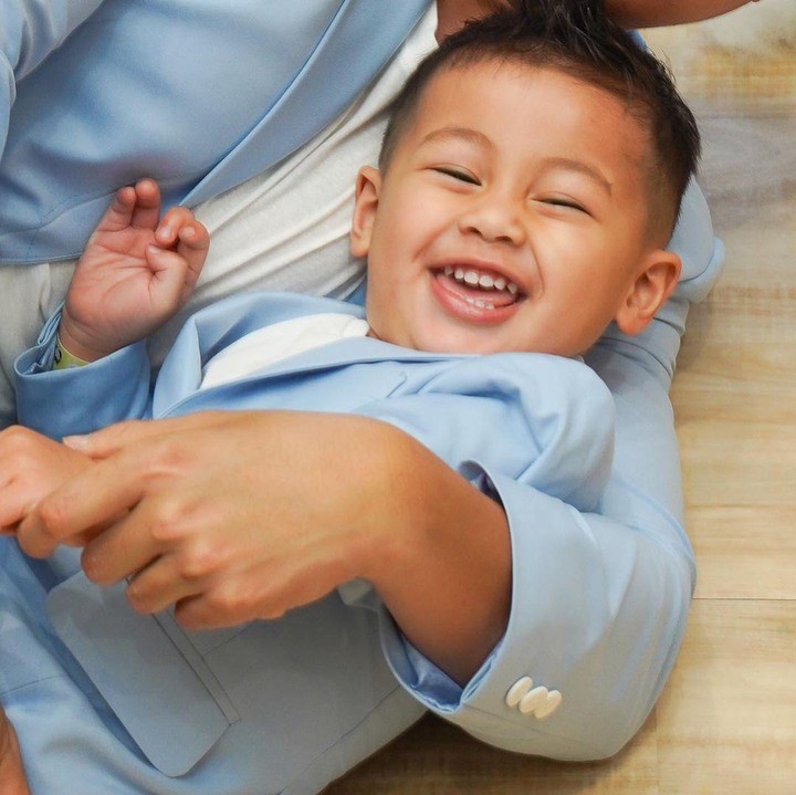 <p>Putra bungsunya, Kenzo, lahirpada 9 Oktober 2021. Bocah yang kini genap berusia 2 tahun itu baru saja merayakan hari ulang tahunnya, lho. (Foto: Instagram: @baimwong)</p>