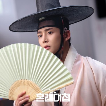 Akting Rowoon di 'The Matchmakers' Dibandingkan dengan 'Destined With You'
