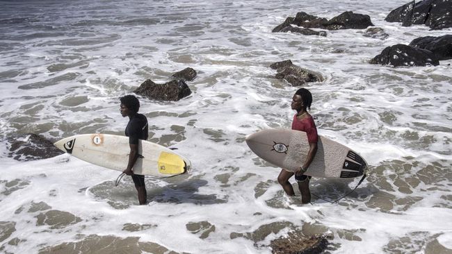 FOTO: Merayakan Surga Selancar di Liberia FOTO: Merayakan Surga Selancar di Liberia