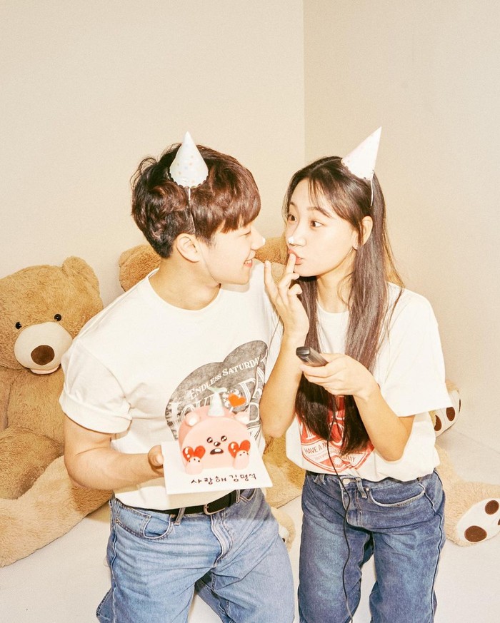 Telah melewati hari ke-100 bersama, Pyeong Seok mengungkapkan tiga hal menawan dari Hee Ji adalah sisi manis, pemikir, dan nafsu makan yang baik. Sementara Hee Ji mengungkapkan dirinya sangat menyukai aegyo dari Pyeong Seok./ Foto: instagram.com/no._.easy