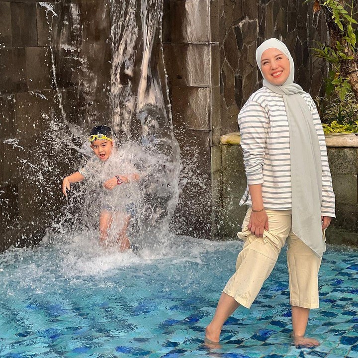 <p>Tya Ariestia menjadi salah satu artis yang juga menjalani bisnis, Bunda. Diketahui, ada beberapa usaha yang menjadi ladang cuannya. (Foto: Instagram @tya_ariestya)<br /><br /><br /></p>