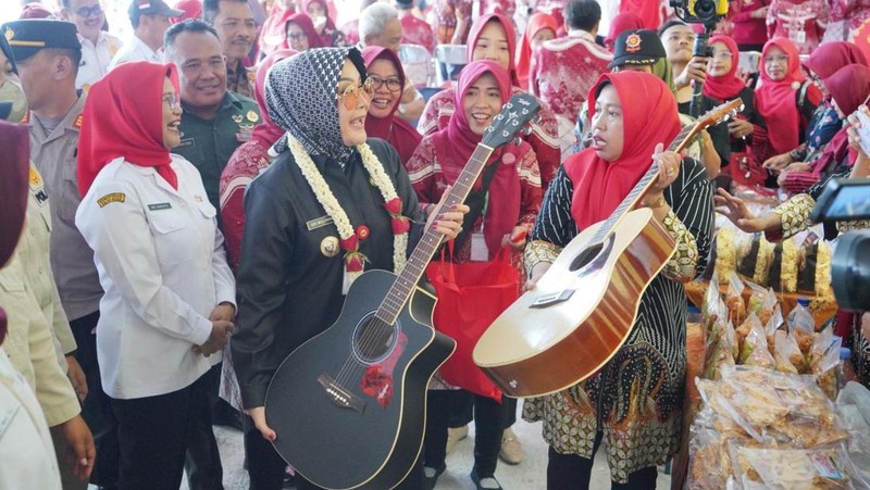 Bupati Klaten, Sri Mulyani, meresmikan Gedung Serbaguna Catur Mulyo Sejati di Desa Bolopleret, Kecamatan Juwiring, Rabu (11/10).
