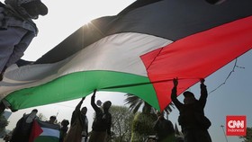 FOTO: Aksi Bela Palestina dan Kecam Israel di Depan Kedubes AS Jakarta