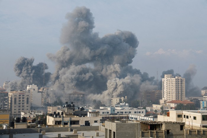 Smoke billows following Israeli strikes in Gaza City, October 11, 2023. REUTERS/Saleh Salem