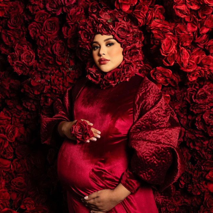 <p><em>Maternity shoot</em> Aurel kali ini juga dilakukan Aurel tanpa suaminya, Atta Halilintar dan putri pertamanya Ameena. Kehamilan yang sudah menginjak bulan kesembilan membuat baby bump Aurel sudah terlihat sangat besar. (Foto: Instagram @aurelie.hermansyah)</p>