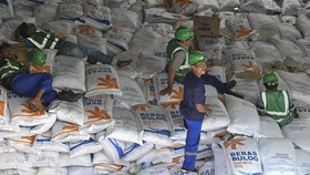 Jokowi Sebut Penerima Bantuan Pangan Bulog Ditambah 8 Persen