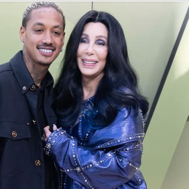 Pacaran dengan Cowok 40 Tahun Lebih Muda, Cher Kemakan Omongan Sendiri