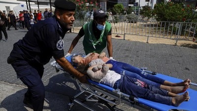 Kelompok Hamas Palestina melaporkan sebanyak 55 orang tewas akibat gempuran Israel ke Jalur Gaza yang berlangsung kala Tel Aviv bersiap menginvasi wilayah itu.