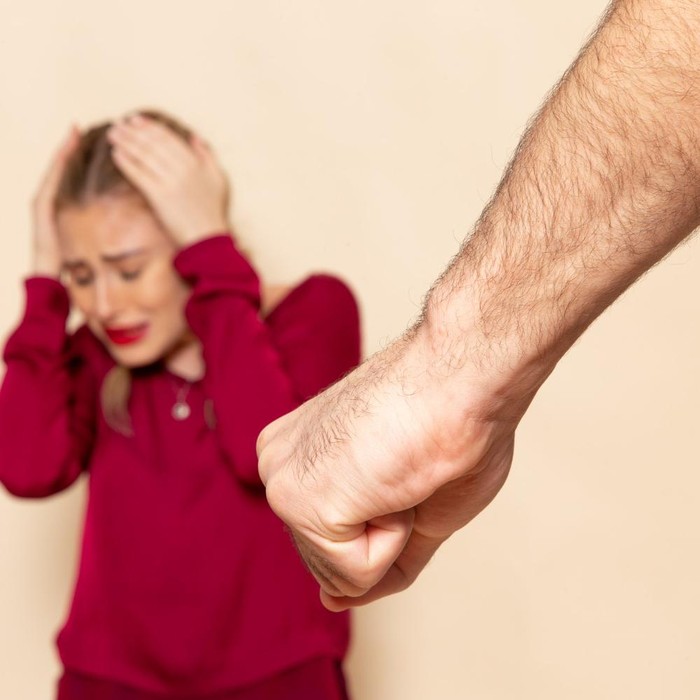 Deretan selebritas yang pernah jadi korban abusive relationship/Foto: Freepik.com/Kamran Aydinov