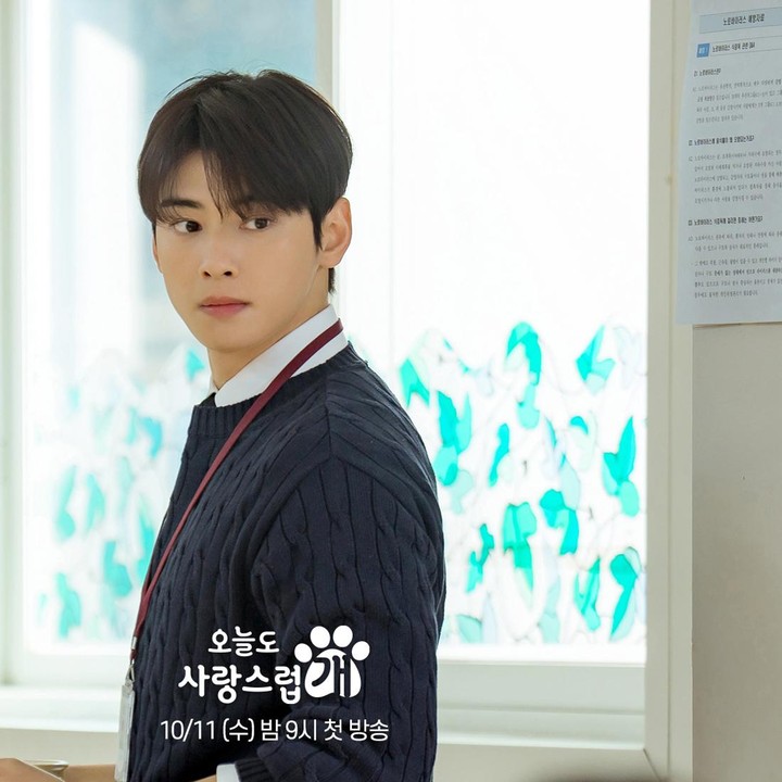 <p>Di foto terakhir ini, wajah tampan Cha Eun Woo terpampang jelas. Di sini, ia sedikit terdistraksi oleh sesuatu. Menurut Bunda, karakter siapa ya yang mencuri perhatiannya? (Foto: Instagram @mbcdrama_now)</p>