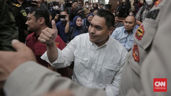Menteri Pemuda dan Olahraga (Menpora) Ario Bimo Nandito Ariotedjo turut diprediksi tak dapat kursi DPR RI pada pemilu kali ini.