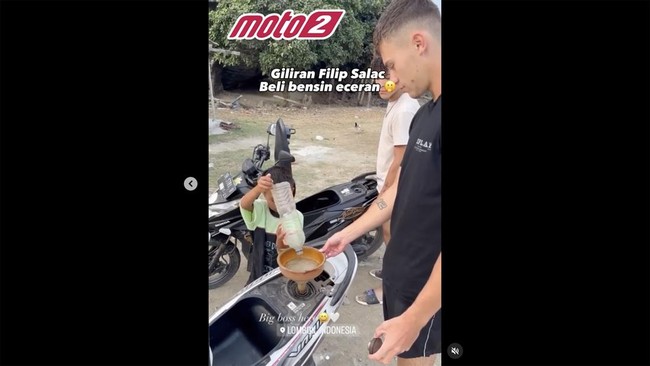 Filip Salac, pembalap Moto2 dari Gresini, mengunggah momen saat dirinya membaur di Lombok jelang MotoGP Mandalika.